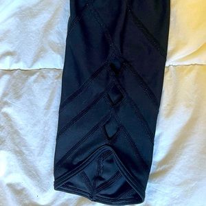 Under Armour - compression leggings, ankle length w/ ankle cutouts - size M